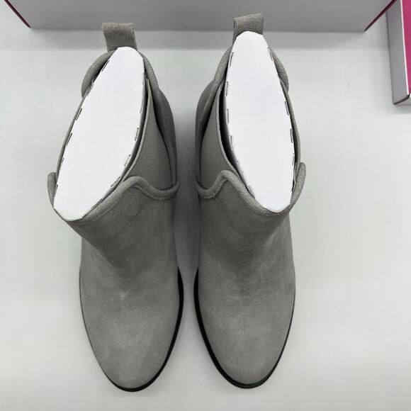Isaac Mizrahi Live! Suede Ankle Boot Womens Size 7 Medium Gray Chelsea Boot - Picture 3 of 12
